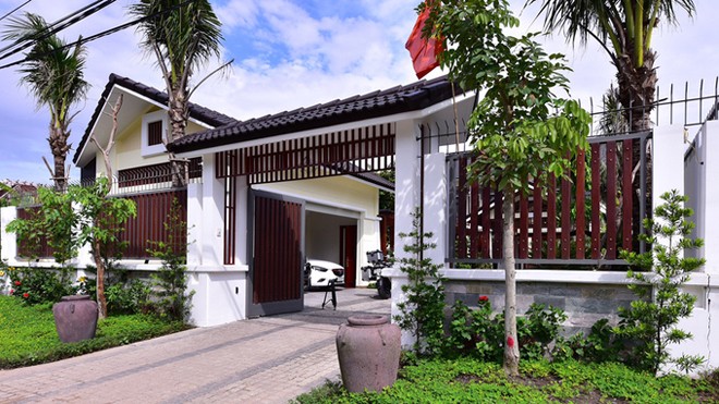 Tông màu trầm biệt thự 'sang chảnh' của đại gia Bình Dương - ảnh 1
