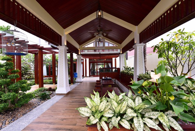 Tông màu trầm biệt thự 'sang chảnh' của đại gia Bình Dương - ảnh 3