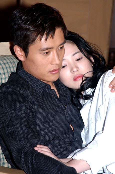 Yêu nhau, cặp Song Hye Kyo - Song Joong Ki giàu có cỡ nào? - ảnh 1