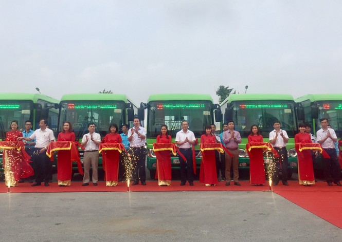 Khách đi xe buýt Thủ đô tăng trở lại - ảnh 1