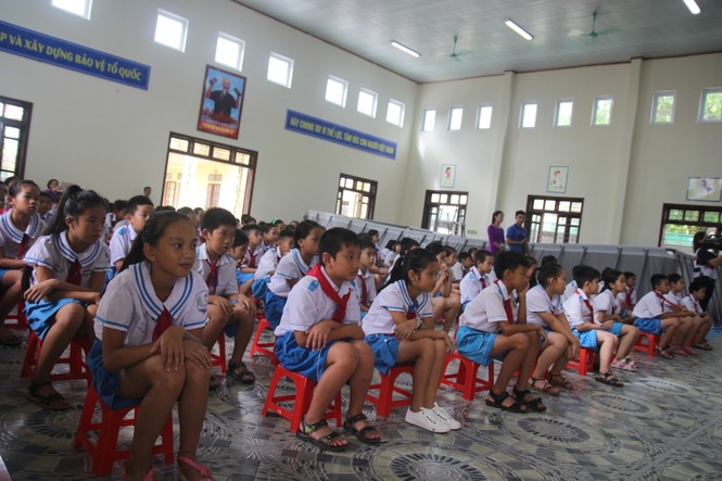 Vingroup, Tiền Phong trao 14 bể bơi di động cho học sinh Hà Tĩnh - ảnh 2