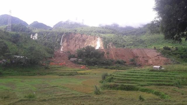 Rùng mình hiện trường vụ sạt lở làm nhiều người bị chôn vùi ở Hòa Bình - ảnh 2