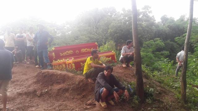 Rùng mình hiện trường vụ sạt lở làm nhiều người bị chôn vùi ở Hòa Bình - ảnh 6
