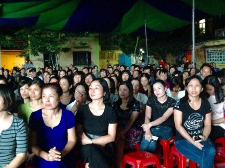 Học sinh được chuyên gia dạy cách trang điểm, thắt caravat và đánh giày - ảnh 3