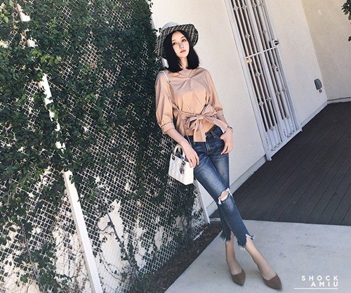 Hotgirl nhận rổ gạch đá vì lộ nhan sắc thật - ảnh 1