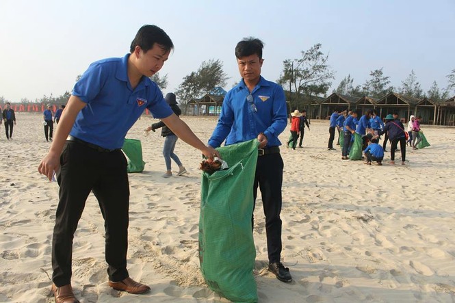 Tuổi trẻ Quảng Trị ra quân làm sạch biển - ảnh 3