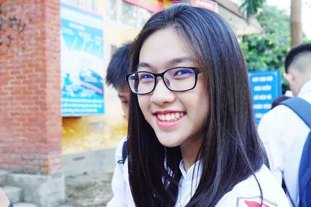 Tinh khôi vẻ đẹp nữ sinh trường Quốc học Vinh ngày chia tay - ảnh 4