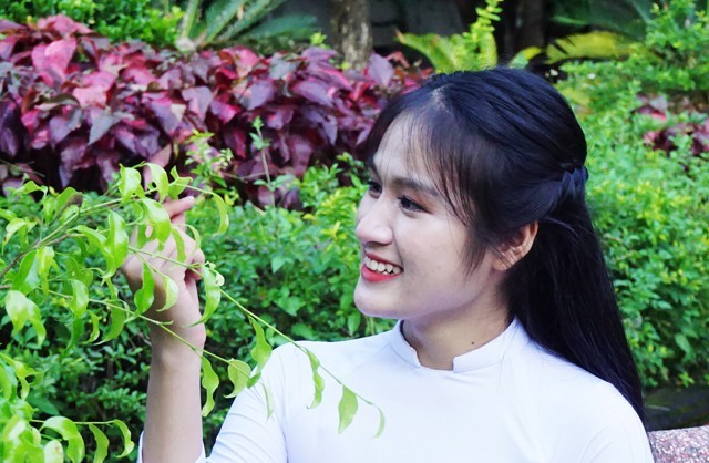 Tinh khôi vẻ đẹp nữ sinh trường Quốc học Vinh ngày chia tay - ảnh 5