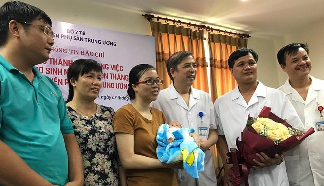 Kỳ diệu bé gái sinh non 500gr, sau 4 tháng tăng 2.650gr - ảnh 1