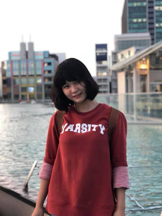 Hài hước cô gái được nhóm bạn in ảnh để giữ lời hứa dự đám cưới - ảnh 2