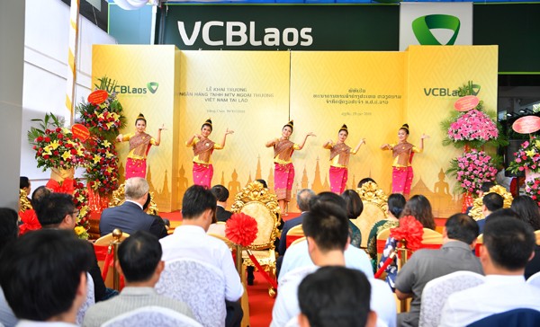 Vietcombank khai trương Ngân hàng TNHH MTV Ngoại thương Việt-Lào - ảnh 1