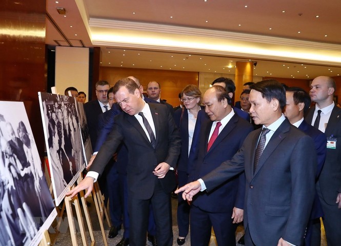 Hình ảnh các hoạt động của Thủ tướng Nga Medvedev thăm Việt Nam - ảnh 5