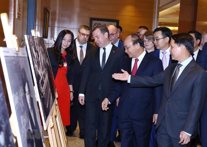 Hình ảnh các hoạt động của Thủ tướng Nga Medvedev thăm Việt Nam - ảnh 6