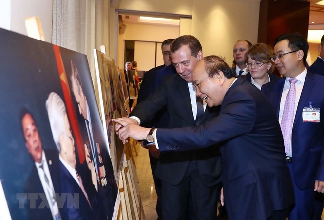 Hình ảnh các hoạt động của Thủ tướng Nga Medvedev thăm Việt Nam - ảnh 7