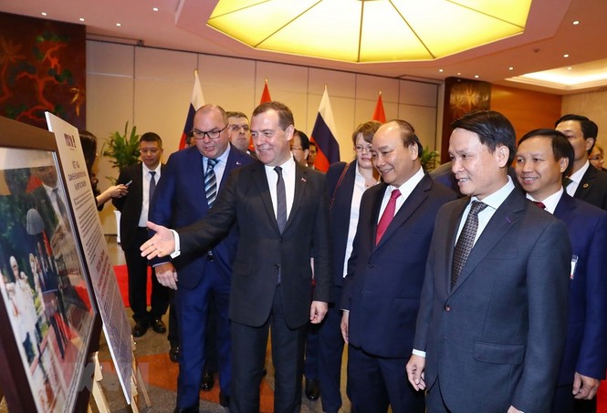 Hình ảnh các hoạt động của Thủ tướng Nga Medvedev thăm Việt Nam - ảnh 8
