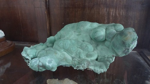 Chiếc bàn rộng 3 gang tay có giá nửa tỷ đồng tại Hà Nội - ảnh 2