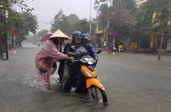 Hội An chìm trong lũ - ảnh 1