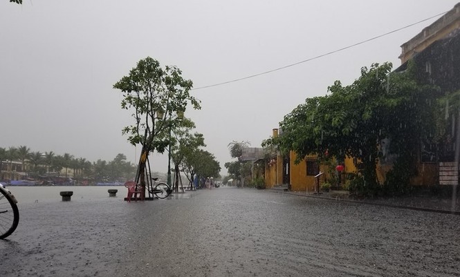 Hội An chìm trong lũ - ảnh 2