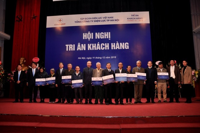 EVN HANOI tưng bừng tri ân khách hàng khách hàng ở Thủ đô - ảnh 2