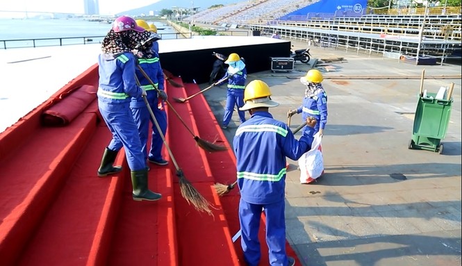 Người âm thầm đứng sau những niềm vui - ảnh 1