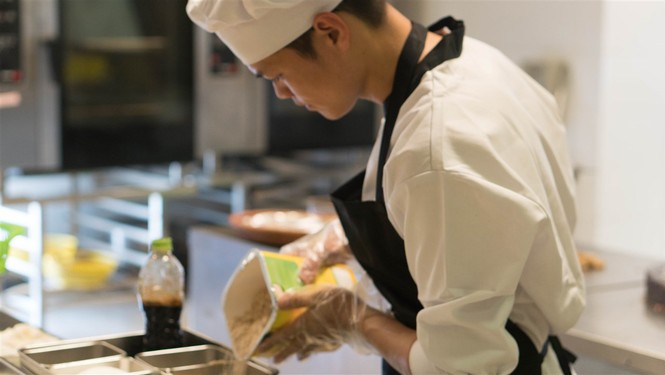 Làm sao để thoát nghèo và cái “phao cứu sinh” từ du lịch - ảnh 1