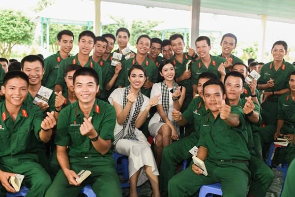 Hàng chục ngàn cuốn sách quý đổi đời đến với chiến sĩ quân đội - ảnh 3