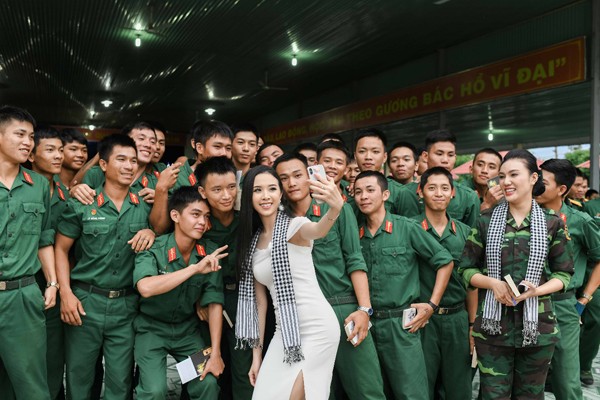 Hàng chục ngàn cuốn sách quý đổi đời đến với chiến sĩ quân đội - ảnh 4