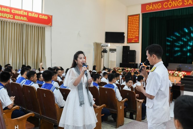 Hàng chục ngàn cuốn sách quý gửi tặng chiến sĩ học viện hải quân - ảnh 6