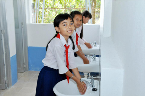 Cấp nước sạch và nhà vệ sinh trường học ở nông thôn được trú trọng - ảnh 1