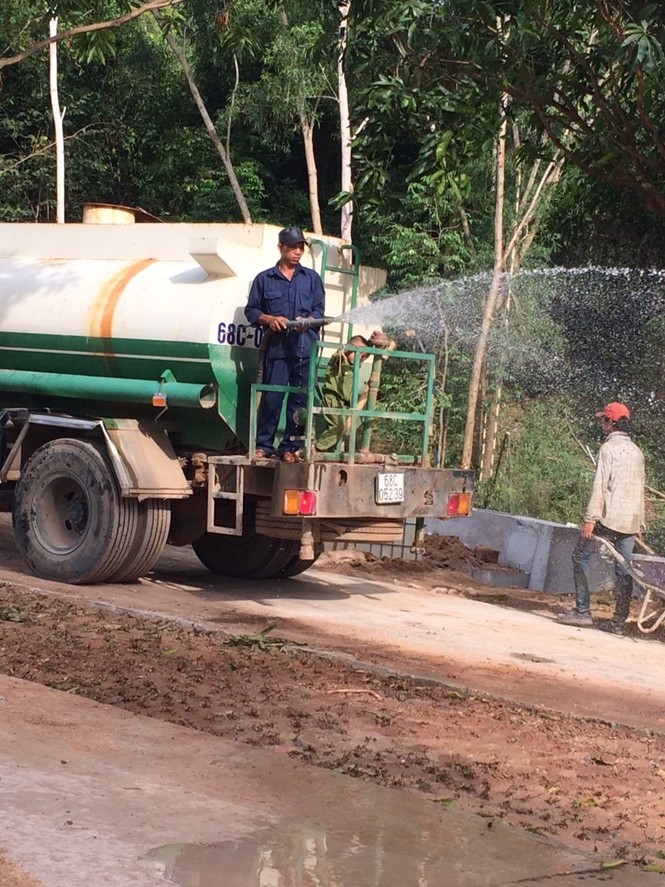 'Ánh sáng cuối đường hầm' của những phận nghèo nơi đảo Ngọc - ảnh 1