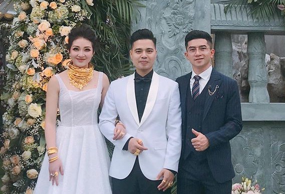 Cô dâu đeo vàng ‘trĩu cổ’: ‘Bố mẹ cho 200 cây vàng, 2 bìa đỏ’ - ảnh 2