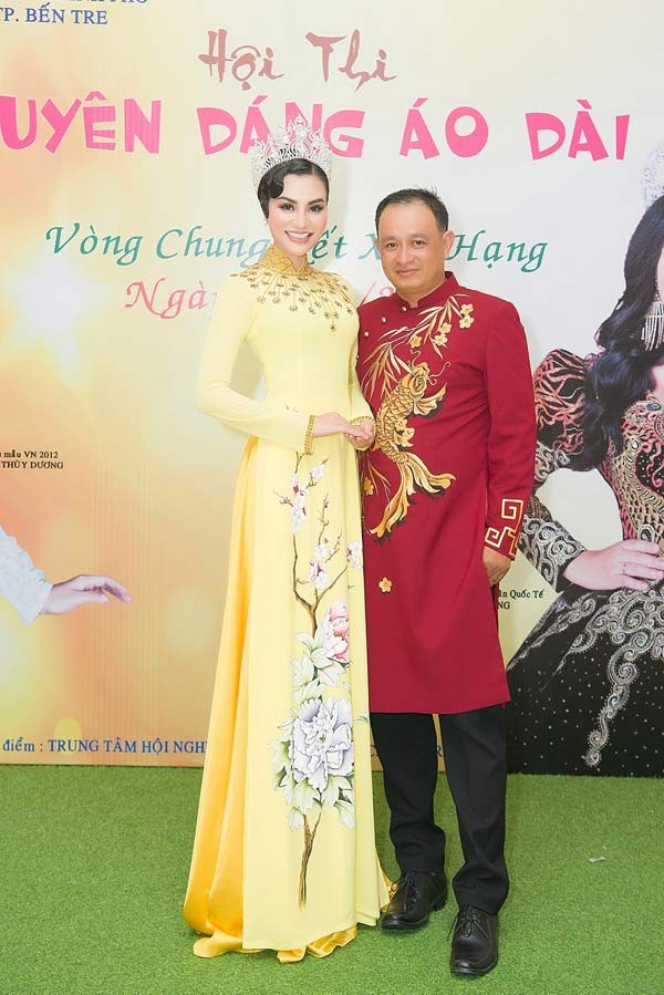 'Nữ hoàng Áo dài' ngồi ghế nóng quyền lực trong tà áo dài Nguyễn Tuấn - ảnh 2
