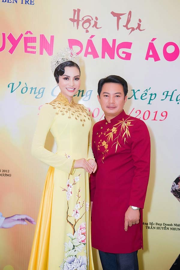 'Nữ hoàng Áo dài' ngồi ghế nóng quyền lực trong tà áo dài Nguyễn Tuấn - ảnh 3