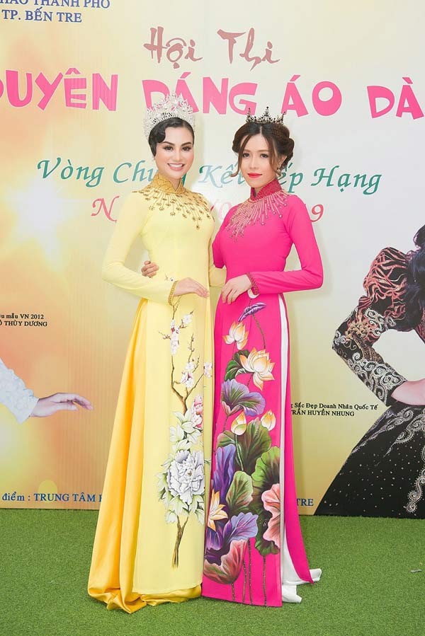 'Nữ hoàng Áo dài' ngồi ghế nóng quyền lực trong tà áo dài Nguyễn Tuấn - ảnh 6