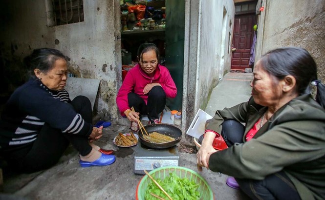 Cành đào thắp lửa Tết ở xóm chạy thận giữa lòng Thủ đô - ảnh 3