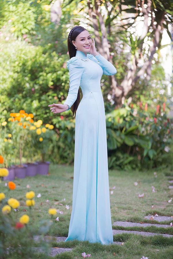 Trần Huyền Nhung dịu dàng với áo dài truyền thống của NTK Tuấn Hải - ảnh 8
