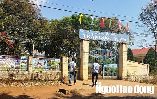 Tiết lộ lí do học sinh lớp 6 đọc viết chưa thạo: Cho lên lớp để khỏi bỏ học - ảnh 1
