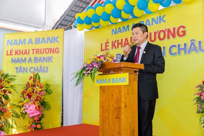 Tưng bừng khai trương Nam A Bank Ba Tri và Nam A Bank Tân Châu - ảnh 1