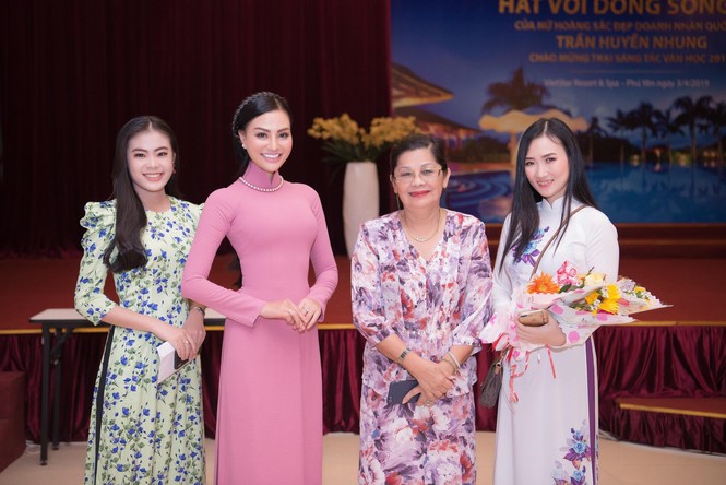 Đêm thơ nhạc của Nữ hoàng Trần Huyền Nhung xúc động đầy nước mắt tại Viet Star - ảnh 3