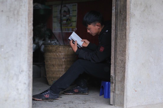 Khát vọng thay đổi cuộc đời và lòng hiếu học của những đứa trẻ vùng cao - ảnh 11