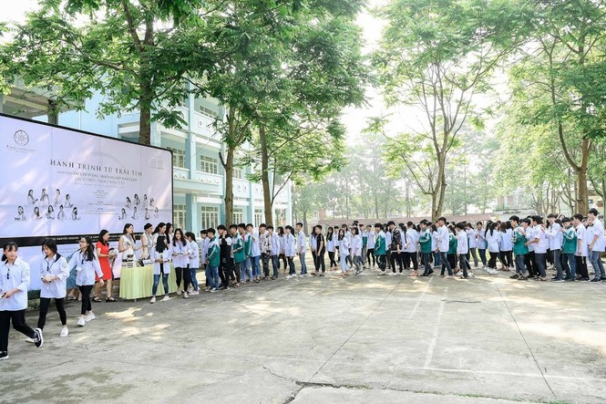 Á hậu Hoàng My: “Người đẹp và siêu xe liên quan gì đến sách?” - ảnh 4