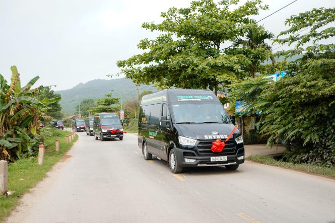 SKYBUS Solati Bold tạo lập xu hướng mới cho thị trường limousine VN - ảnh 1