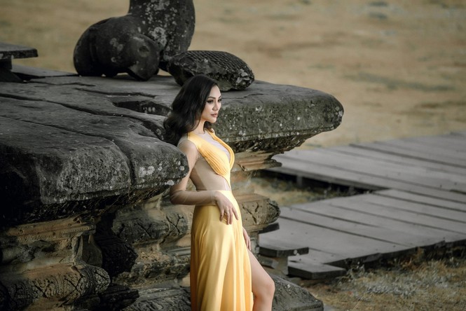 Trần Huyền Nhung quyến rũ với đôi mắt Ấn Độ giữa lòng AngKor Watt - ảnh 8