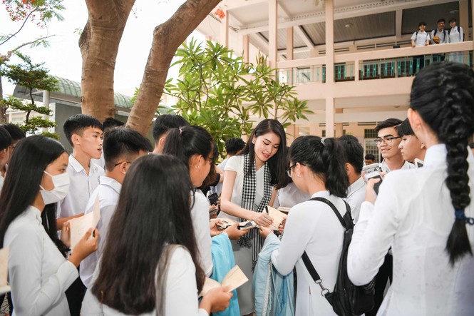 Hoa hậu Thùy Dung: Tri thức quý hơn vàng! - ảnh 3