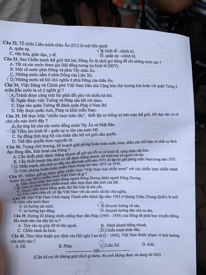 Thi vào 10 ở Hà Nội: Cập nhật đề thi, gợi ý giải bài ngoại ngữ, lịch sử - ảnh 4