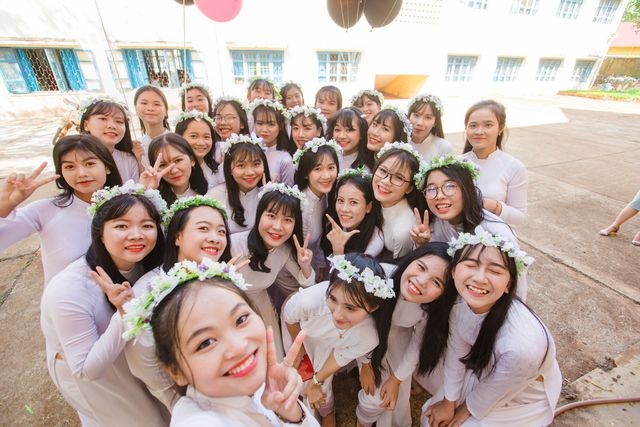 Lớp 12 ở Đắk Lắk toàn nam thanh nữ tú và nhiều tài lẻ - ảnh 15