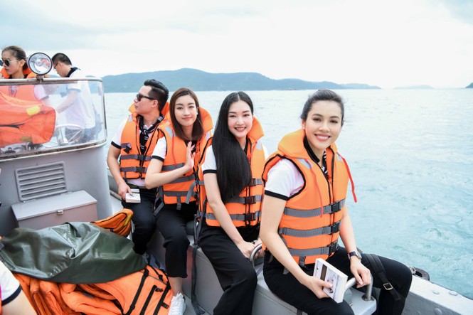 Hành trình vượt ngàn trùng sóng đem tri thức đến xã đảo xa xôi Ngọc Vừng - ảnh 1