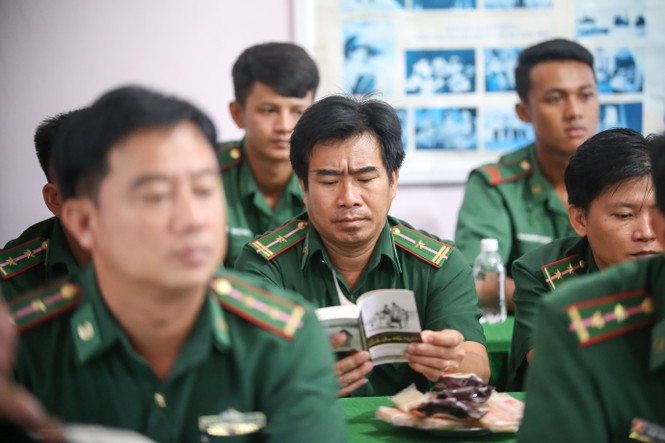 Vượt biển, vượt gió mưa Hành trình từ trái tim trao tặng sách quý tại Hòn Sơn - ảnh 4