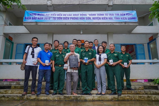 Vượt biển, vượt gió mưa Hành trình từ trái tim trao tặng sách quý tại Hòn Sơn - ảnh 5