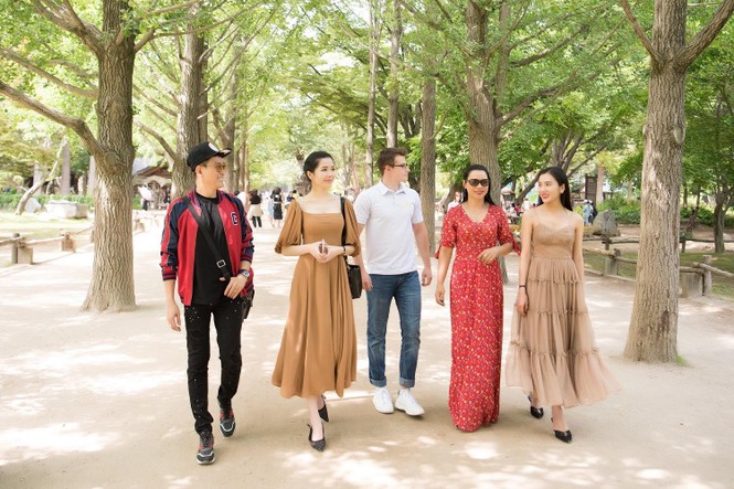 Trần Huyền Nhung đón đoàn Ms & Mr Asia Business 2019 tại sân bay Hàn Quốc - ảnh 7